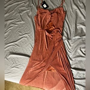 Fashion nova dress brand new never worn cut out in chest area has a slit